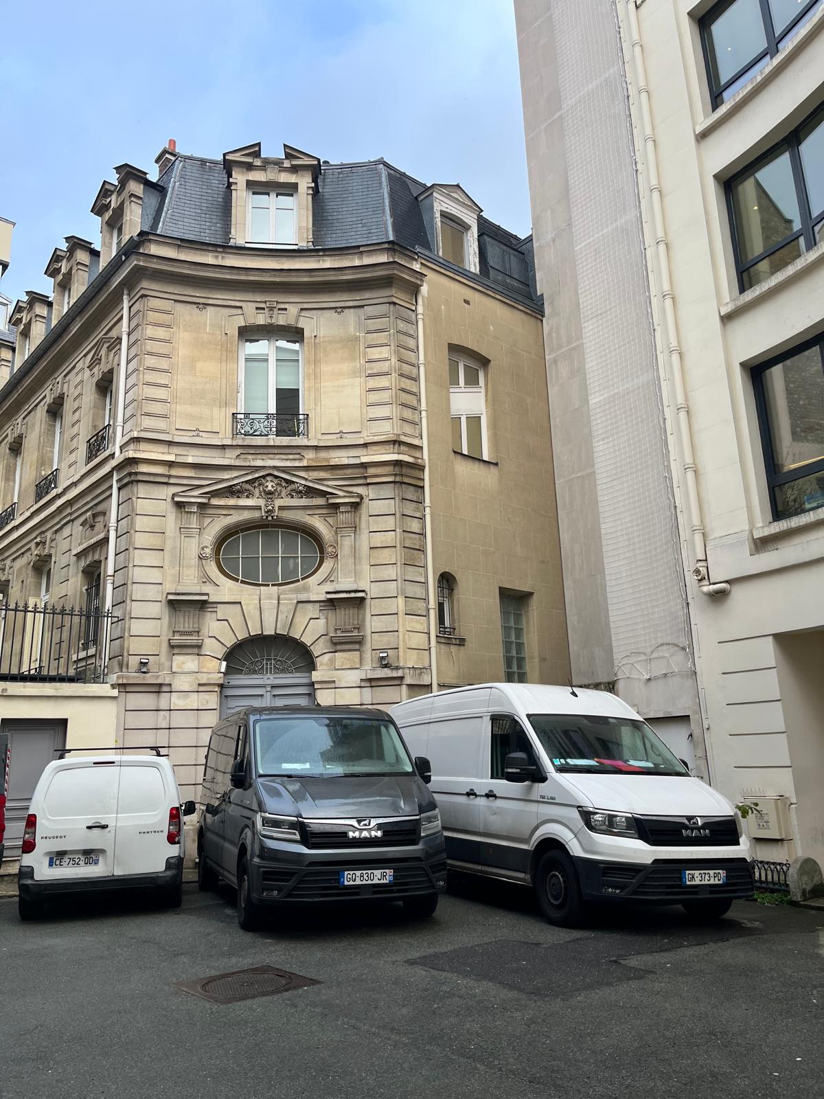 Flotte de véhicules ZV Entreprise — entreprise de cloisonnement et faux plafonds